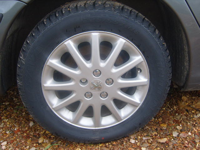 http://www.forum-peugeot.com/Forum/mesimages/20099/niglo le 11.04.2008 011.jpg